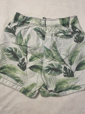 H&M Men's Green Leaf Print Athletic Shorts